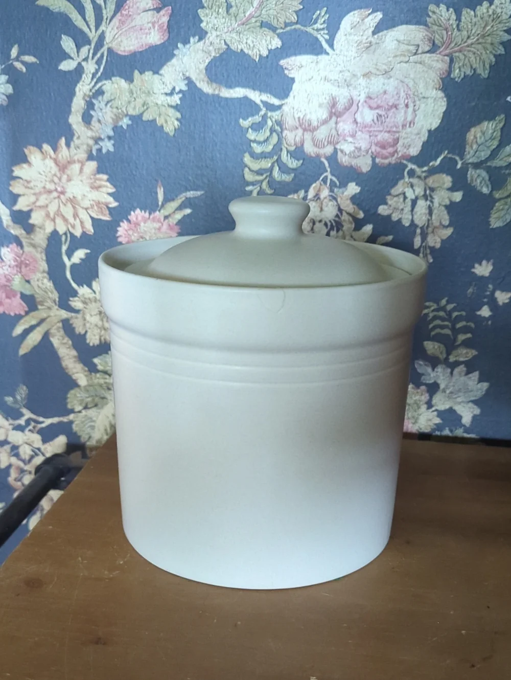 Pfaltzgraff Cream Ceramic Cookie Canister Jar with Blue Lettering